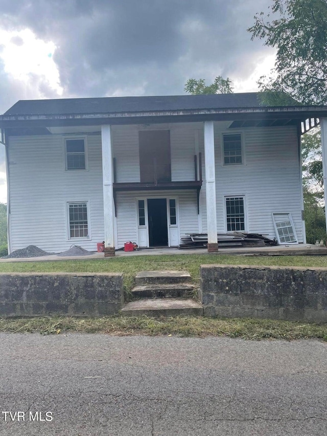 view of front facade