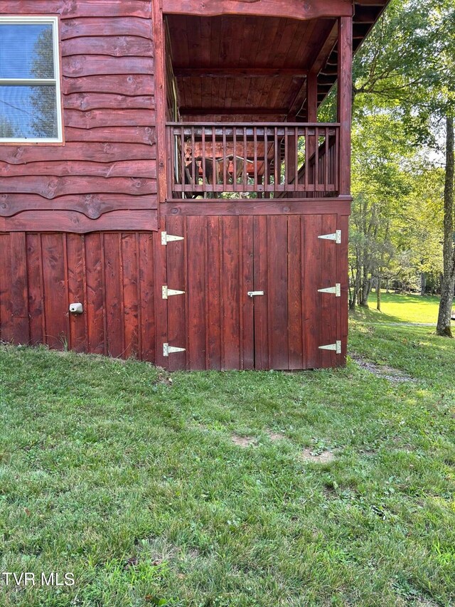 exterior space with a lawn