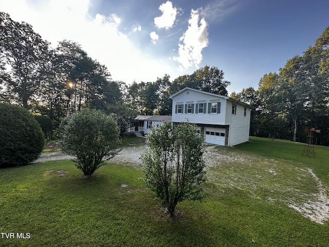 view of front facade with a garage and a front yard