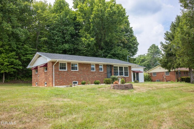 exterior space featuring a lawn