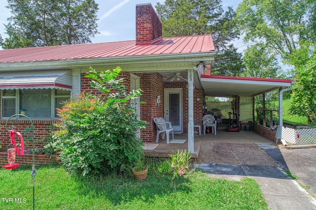 view of front of house with a carport