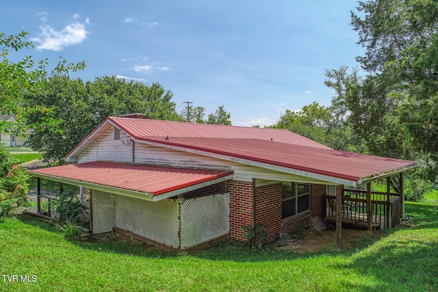 rear view of house featuring a lawn