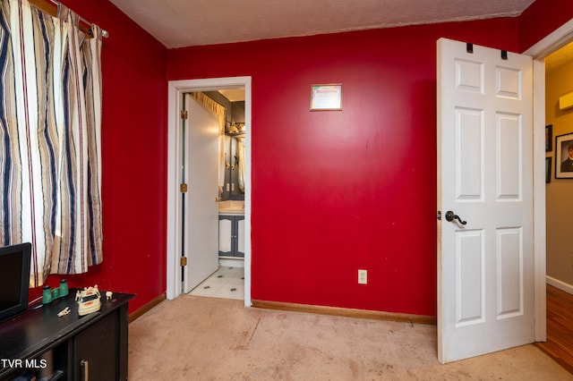 spare room featuring light tile patterned floors