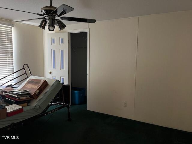 unfurnished bedroom featuring ceiling fan