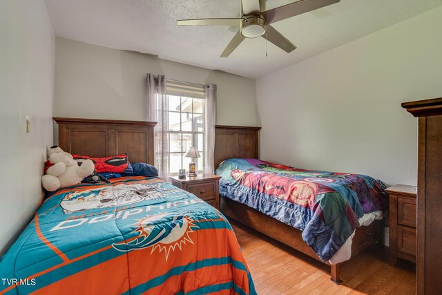 bedroom featuring light hardwood / wood-style floors and ceiling fan