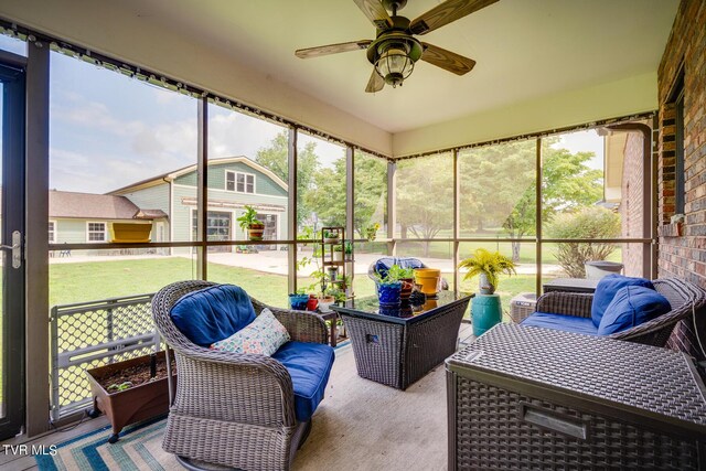 sunroom / solarium with ceiling fan