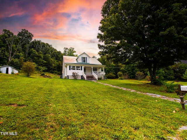 view of front of house featuring a yard