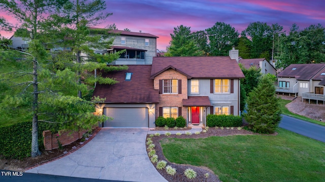 view of front of home featuring a lawn