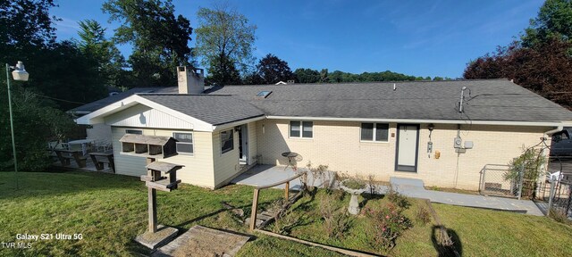 back of house featuring a lawn