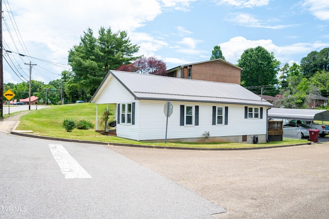 view of front of house featuring a front yard