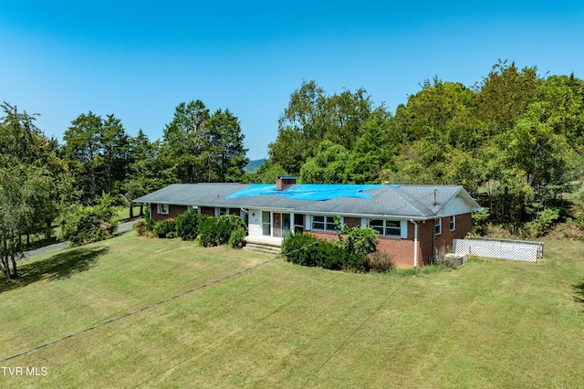 single story home featuring a front yard