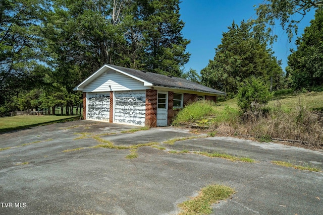 view of detached garage