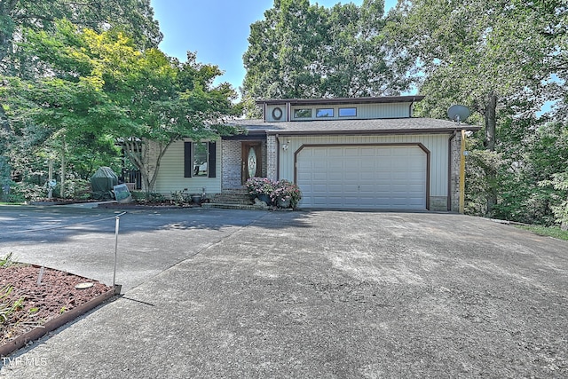 view of front of property featuring driveway