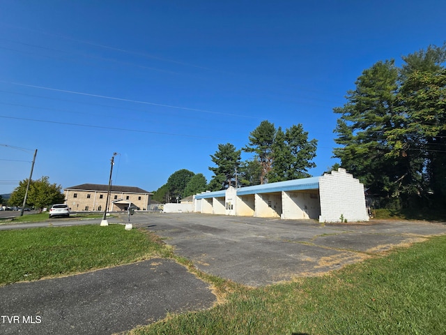 Listing photo 3 for 1708 Volunteer Pkwy, Bristol TN 37620