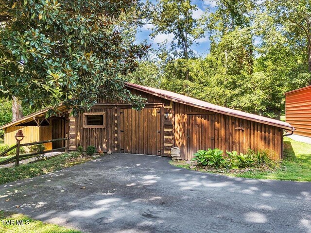 view of front of home featuring an outbuilding