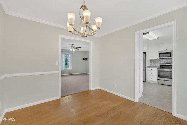 unfurnished dining area featuring ceiling fan with notable chandelier, light hardwood / wood-style floors, and crown molding