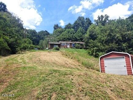 view of yard featuring an outdoor structure and a garage