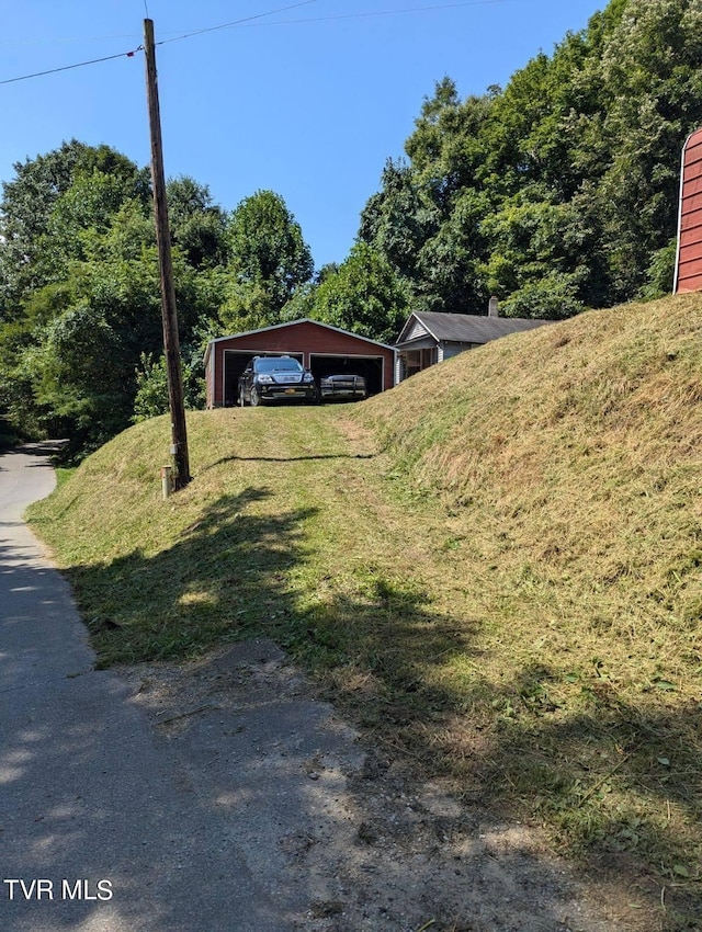 view of yard with a carport