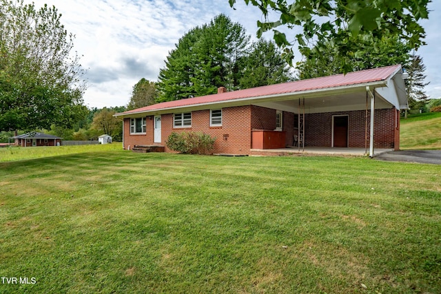 view of front of house with a front lawn