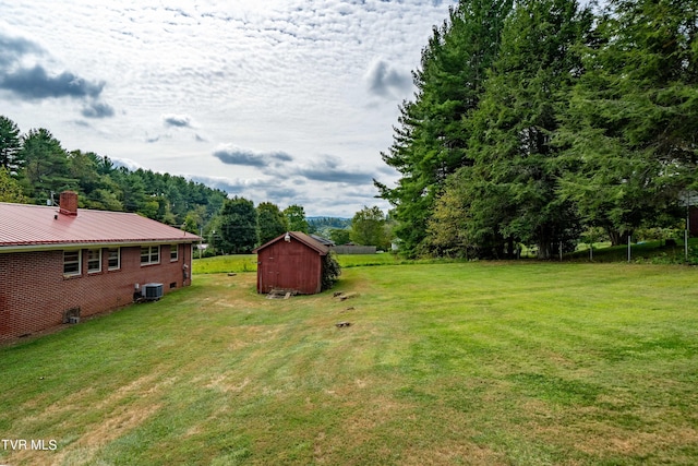 111 J Cress Rd, Mountain City, TN 37683 - view of yard featuring an outdoor structure, a forest view, central AC, and a shed