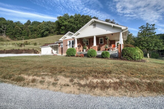 craftsman house featuring a front lawn and a porch