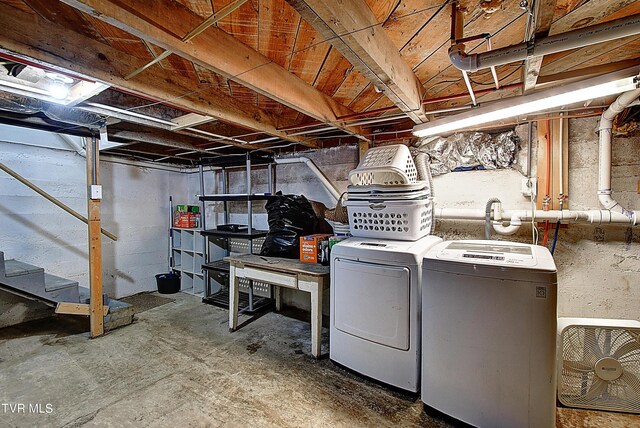 basement featuring washing machine and clothes dryer