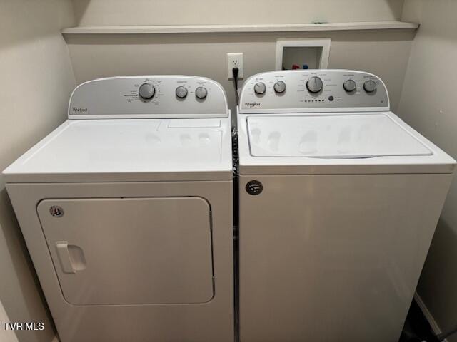 washroom featuring washing machine and dryer and laundry area