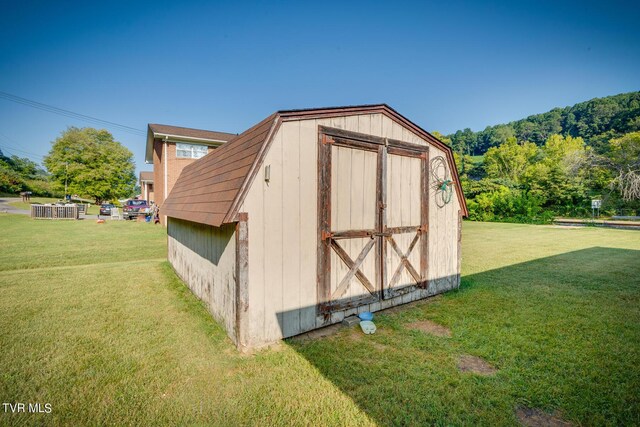 view of outdoor structure with a yard