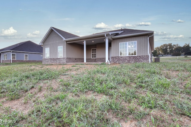 ranch-style house featuring central AC