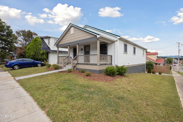 view of front facade featuring a front lawn and covered porch