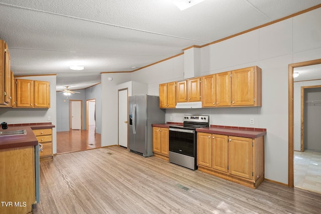 kitchen featuring a textured ceiling, light hardwood / wood-style flooring, stainless steel appliances, range hood, and ceiling fan