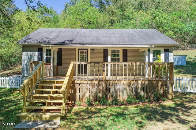 single story home featuring a front yard