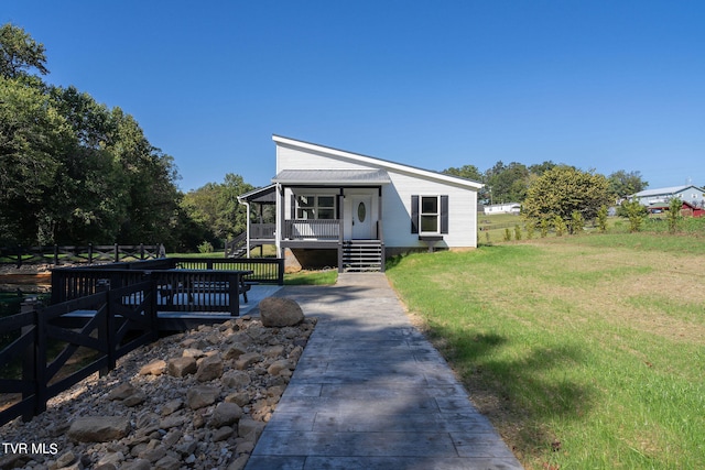 view of front of house with a front yard