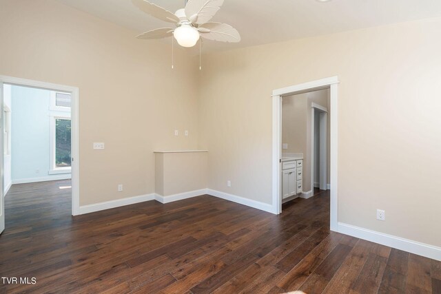 unfurnished room with dark wood-type flooring and ceiling fan