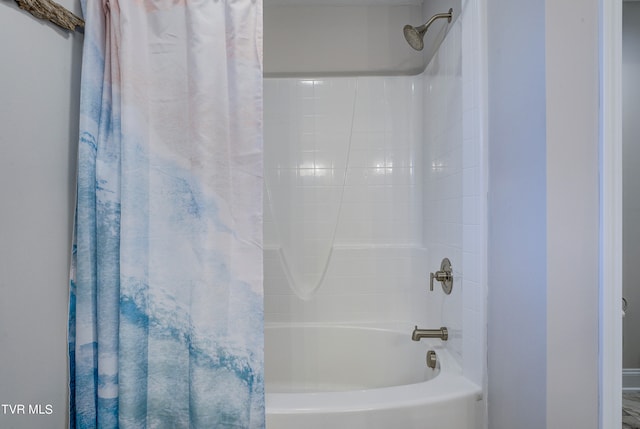 bathroom with shower / tub combo