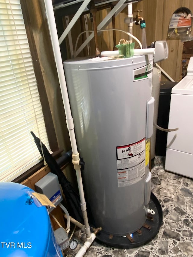 utility room with washer / clothes dryer and electric water heater