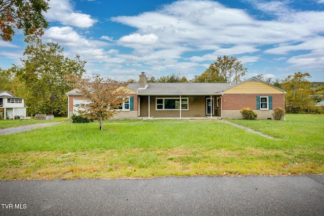 single story home featuring a front lawn