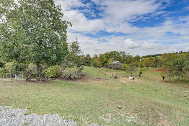 view of yard featuring a rural view