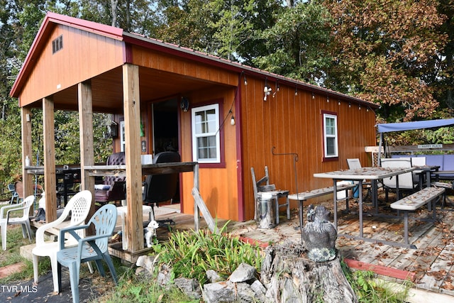 view of outbuilding