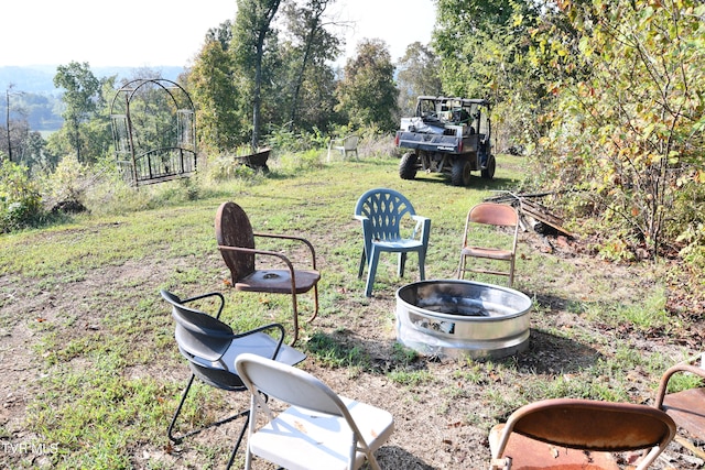 view of yard featuring an outdoor fire pit