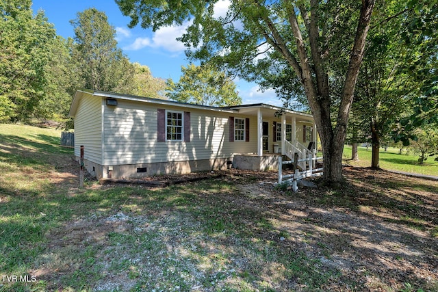 view of front of property with a front lawn