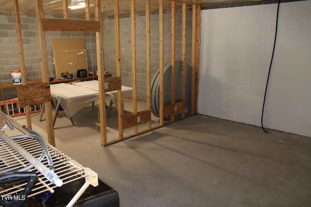 246 Keenburg Rd, Elizabethton, TN 37643 - unfinished basement with concrete block wall