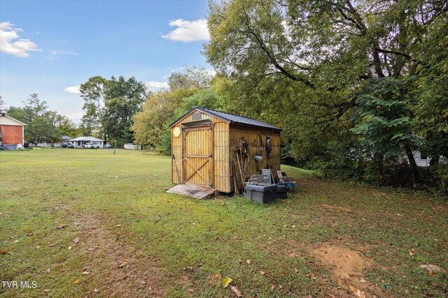 view of outbuilding with a yard