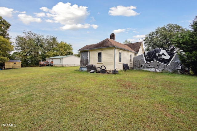 view of yard with a shed