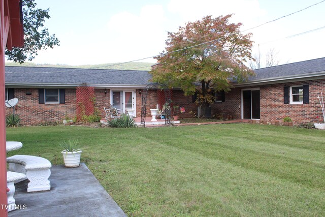 view of yard with a patio area