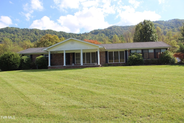 view of front of house featuring a front yard