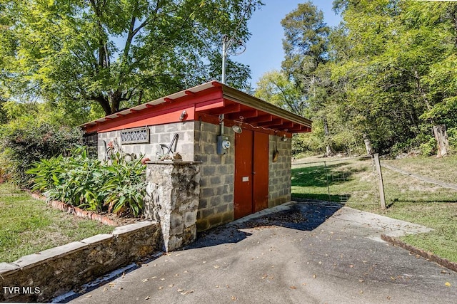 view of outdoor structure