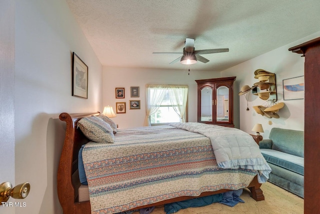 bedroom with ceiling fan, a textured ceiling, and carpet