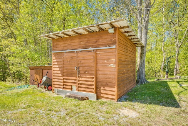 view of outbuilding featuring a yard