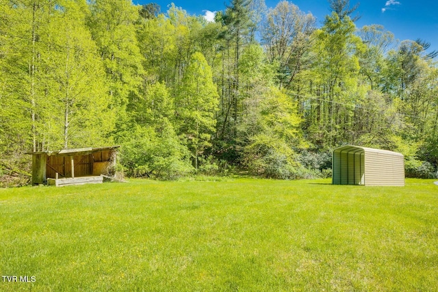 view of yard with a carport